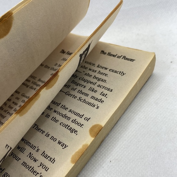 Fear Street Sagas: #16 The Hand of Power First Edition 1999 Softcover Book - Picture 12 of 16